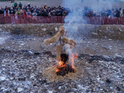 Straw-bear-burning-ceremony-2025